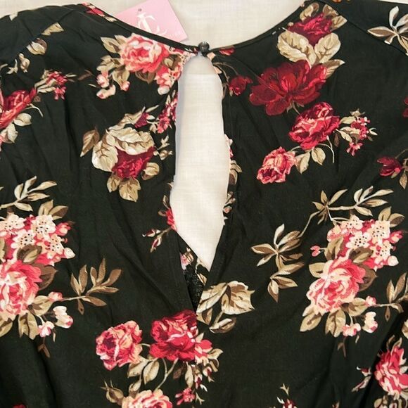 NWT Ambiance sizeM 3/4 sleeve black/red/pink flowered elastic waist short romper - Picture 7 of 11